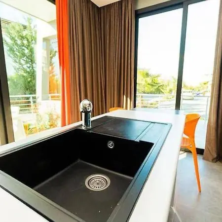 люкс-апартаменты в 100м от моря Apartment